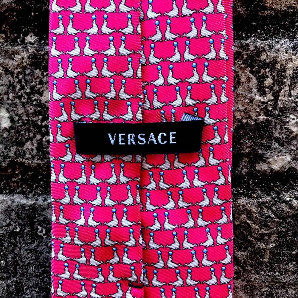 100% silk Versace tie. Pink with seal design.
